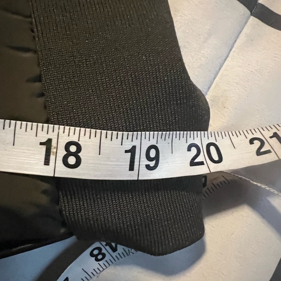 NWT- Women’s Quilted Vest w/Hood-Size L - - Picture 12 of 16